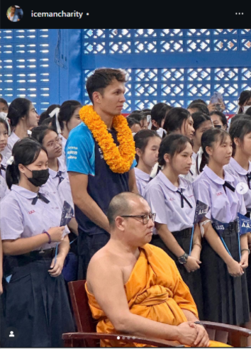 moztdwk's tweet image. มีญาติฝั่งไทยก็แล้ว
กลับมาไทยทุกปีก็แล้ว
ช่วยบริจาคให้มูลนิธิเด็กกำพร้าในไทยก็แล้ว
มีบัตรปชช. ไทยก็แล้ว
จัดแฟนมีตในไทยหลายรอบก็แล้ว
เหลือด่าคนเป็นภาษาไทยละ กูว่า (แต่สั่งผัดไทยเผ็ดๆ ภาษาไทยได้นะ55555)