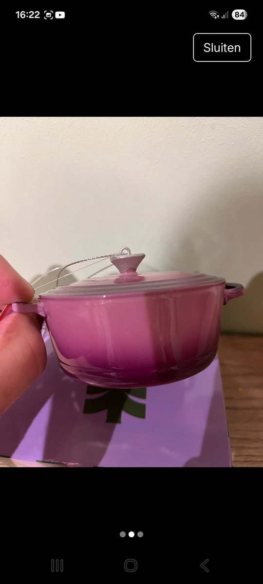 Even dacht ik:

Wow! Deze mooie pan in één van mijn lievelingskleuren. Zal ik...? 

Heel even dan hè. 

Tot ik foto 2 zag. 🫣😅