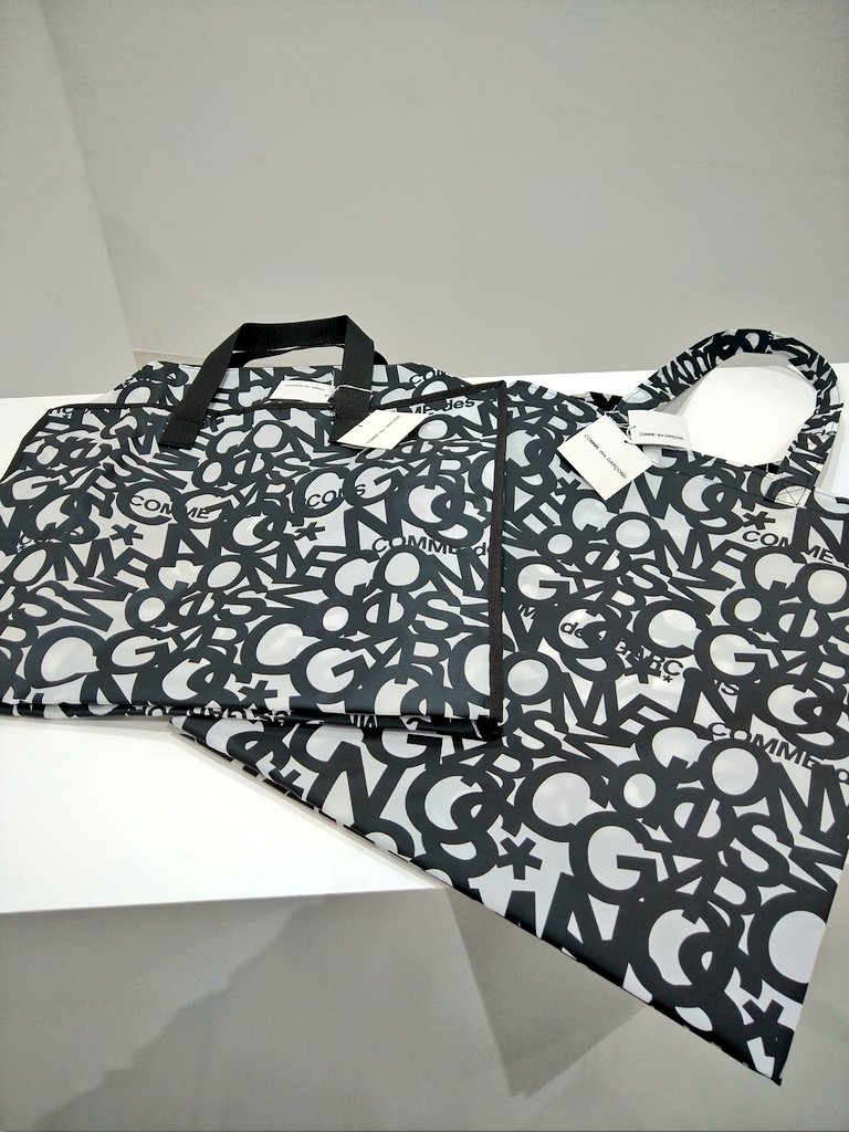 コム デ ギャルソン（COMME des GARÇONS）のホリデーロゴトート（通称