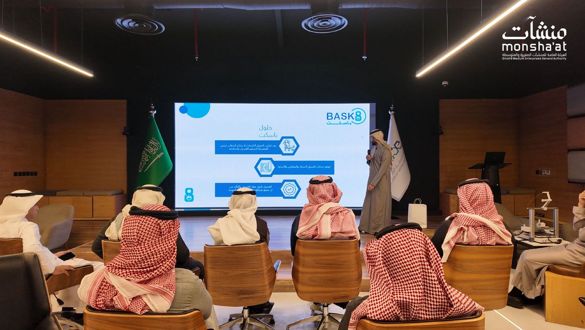 MonshaatSA's tweet image. جانب من زيارة اللجنة التجارية بغرفة الرياض لمسرعة الأعمال الجامعية، باستضافة من مركز @CODE_MCIT لبحث فرص دعم الشركات الناشئة وتوسيع آفاق التعاون والاستثمار ضمن المبادرات المشتركة مع #منشآت