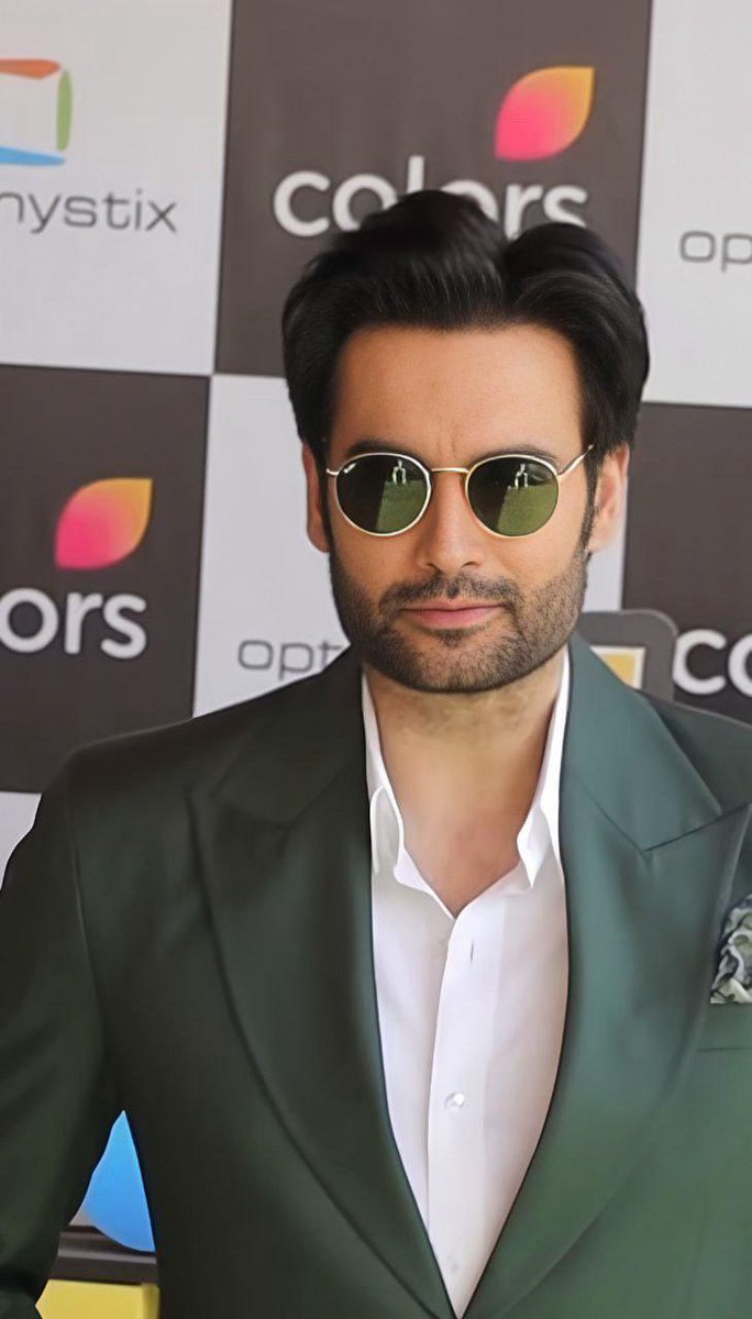 vivified_'s tweet photo. he looks like a myth photosynthesized into reality.☘️🫶🏻
#VivianDsena
#LaughterchefsS3 https://t.co/iDo8MJcOaH