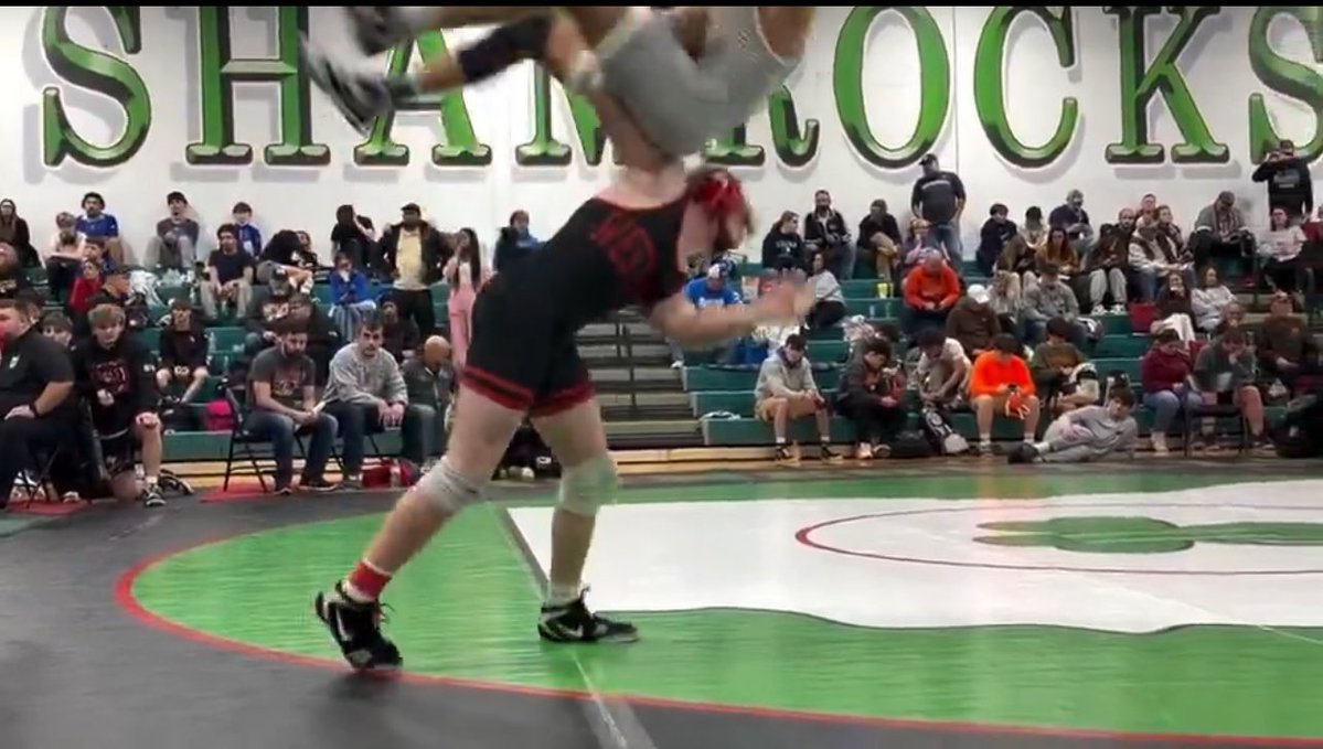 Looks like how Big Show used to Chokeslam people back in the days.