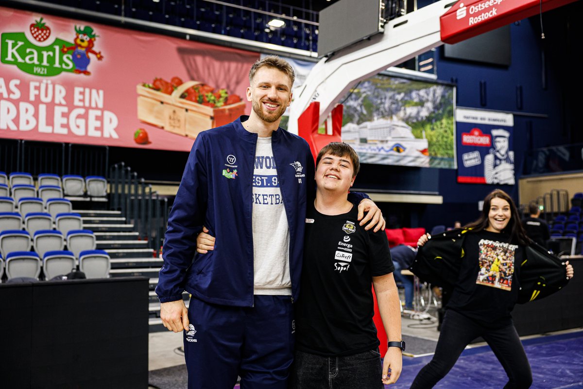 Dziś swoje urodziny obchodzi ten Szef (not you <a href="/andyvanvliet/">Andy van Vliet</a> &amp; <a href="/basialewp/">Basia Lewandowska</a> 😇) 🎂

Spełniaj marzenia <a href="/Polsenik33/">Krzysztof Polaczyk</a>, bądź zdrowy i rób kolejne świetne zdjęcia ku chwale Treflika! 🥳🔝