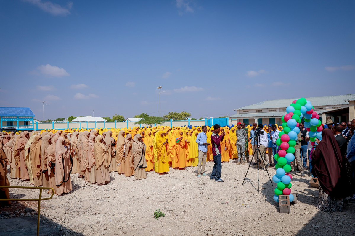 الاستثمار في تعليم البنات  يعكس رؤية واضحة للحكومة في تعزيز التنمية والتعليم ويؤكد أن الصومال يسير بثبات نحو مجتمع متعلم ومستنير قادر على مواجهة التحديات.