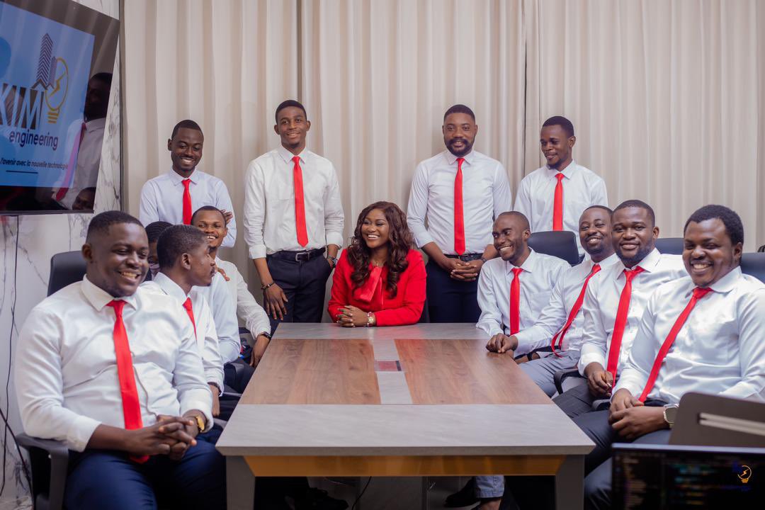 engineering_kim's tweet image. Chez Kim Engineering, Noël c’est plus qu’une fête :
c’est l’occasion de célébrer le travail d’équipe, la solidarité et les valeurs qui nous unissent. 🎄🤝
Joyeuses fêtes à tous !