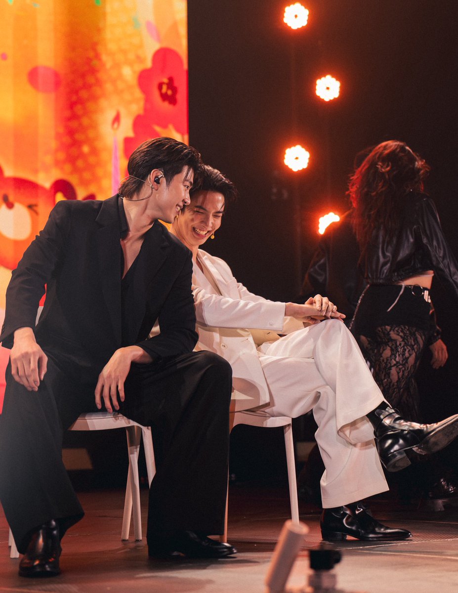 MCHOICE FANDAY 2025

KimGun - Pretty Girl 👯‍♀️🤍
by MAXKY MEEN

#MchoiceFANDAY2025
#maxky_rp #Meennicha8
#MchoiceArtist