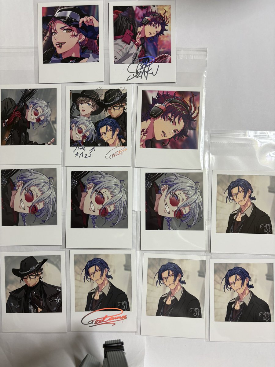hisui30733101's tweet photo. 【交換】 Paradox Live パラライ
6th Anniversary POP-UP SHOP
6周年　トレフォト

譲) 画像参照

求) 同種
箔押し:珂波汰 賢太 cozmez
通常　寄:珂波汰　那由汰　智生
引:アン　珂波汰　葵　甘太郎
集合:cozmez
＊各1枚ずつ希望、珂波汰・那由汰含む交換優先

郵送希望
お気軽にお声掛け下さい☺️ https://t.co/J0sBUl2SQl
