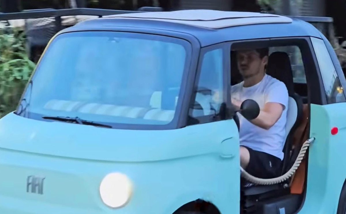 VERSAINZNORRIS's tweet image. MAX, CARLOS AND LANDO ARE SO SILLY WITH THIER CAR COLLECTIONS 😭😭😭😭