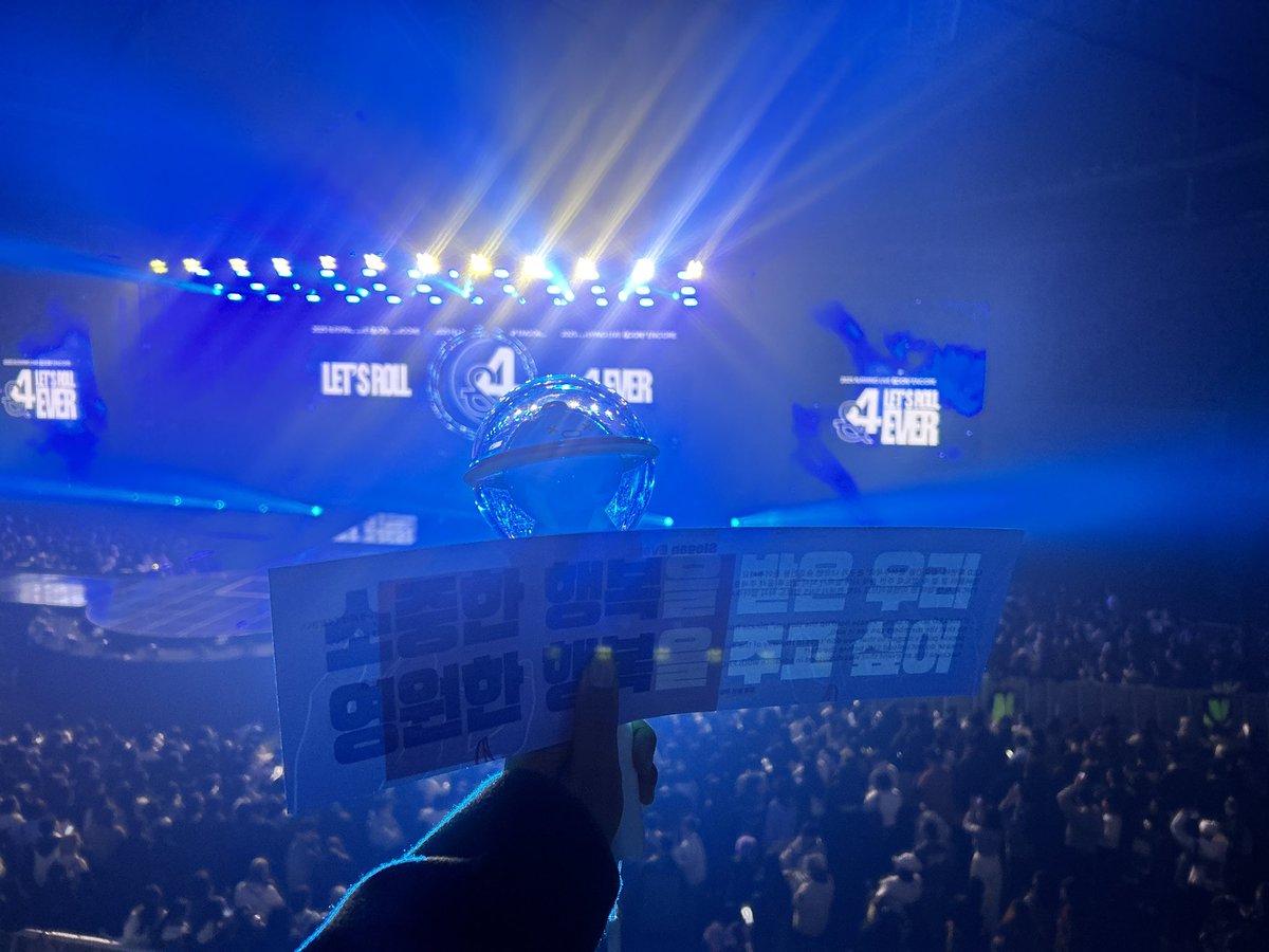 nu_flying's tweet photo. Six years have passed, yet here I am again. 

Time does fly, but the feeling hasn’t faded at all. No matter how far life takes me, I know I’ll always come back to this place, back to their concert… because they’re my home.

LET’S ROLL 4EVER! https://t.co/6DeT03Hz7q