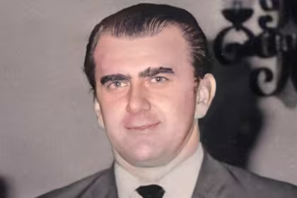 NUEVO ANIVERSARIO DEL ASESINATO DE CARLOS ALBERTO SACHERI (+22 DICIEMBRE 1974)

* Mártir de Cristo Rey

MILITÓ POR UN ORDEN SOCIAL CRISTIANO

MILITÓ POR UNA ARGENTINA CATÓLICA