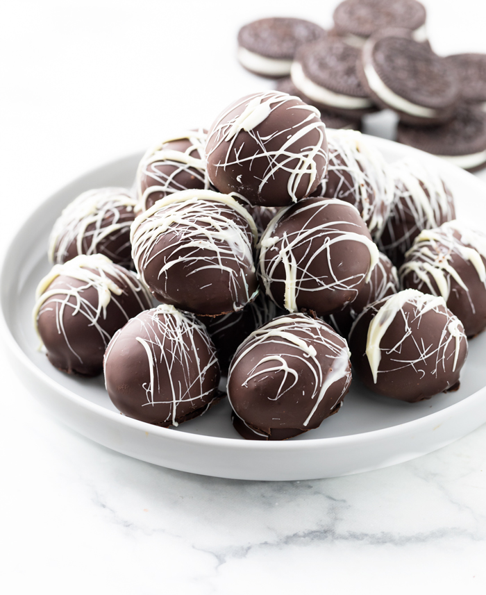 Oreo Truffles  are an easy, no-bake dessert that can be made with as little as 3 ingredients. (Cream Cheese, Oreos, and Chocolate!) These are easy to make ahead of time and store in the refrigerator or freezer until ready to serve.
▶️ thecozycook.com/oreo-truffles/