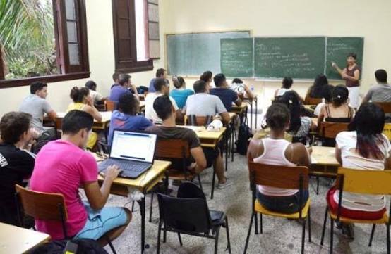 Nuestro más sincero reconocimiento a los educadores cubanos en su día.

Su entrega y consagración infinitas hacen de cada aula un espacio de crecimiento.

¡Muchas felicidades!

#UnidosXCuba