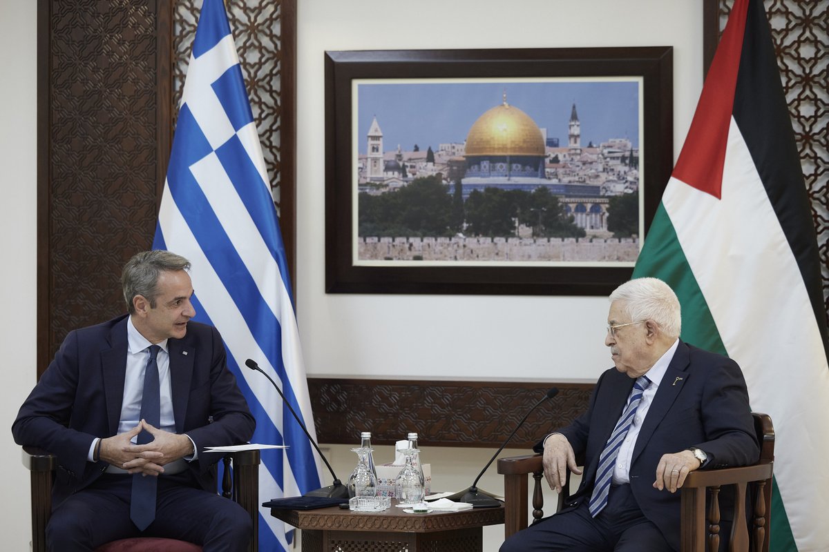 PrimeministerGR's tweet image. Συναντήθηκα σήμερα με τον Πρόεδρο της Παλαιστινιακής Αρχής, Mahmoud Abbas, στη Ραμάλα. Είχα την ευκαιρία να εκφράσω τη στήριξη της Ελλάδας στην Παλαιστινιακή Αρχή ως τη μόνη νομιμοποιημένη εκπρόσωπο του παλαιστινιακού λαού. primeminister.gr/2025/12/22/376…