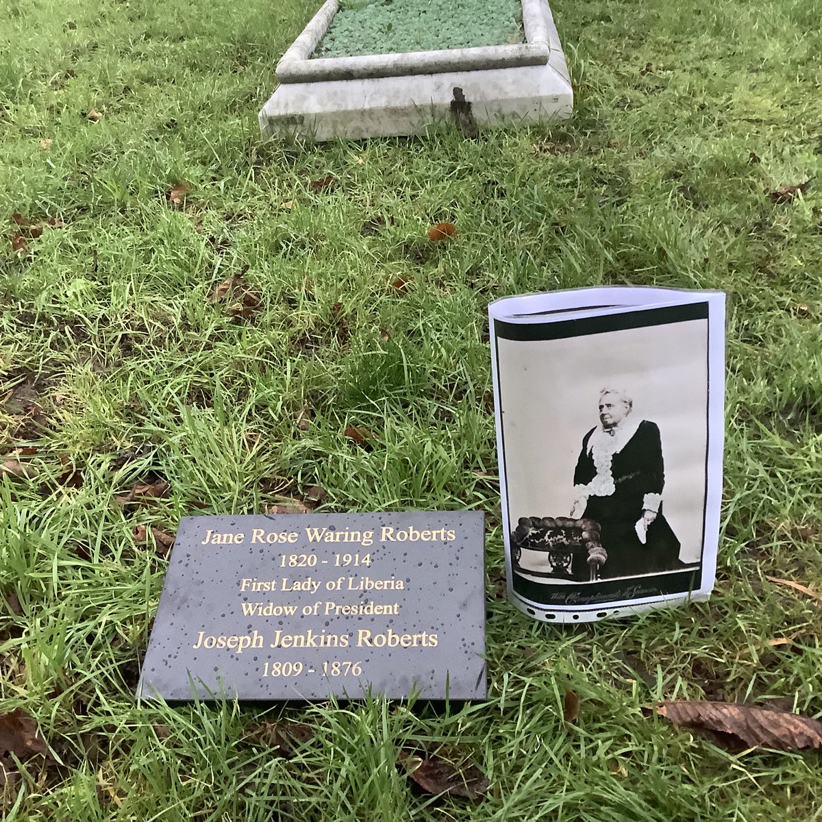 jeanne_rathbone's tweet photo. Jane Roberts grave 252 Streatham Cemetery, left of war memorial block F. Grave owner Margaret Archer, Canadian wife of Mayor John 1913 55 Brynmaer Rd SW11 @fosc_tooting @summerstown182 @LibEmbassyUK @SocStreatham @Mofa_Liberia https://t.co/ABMLxH94vU