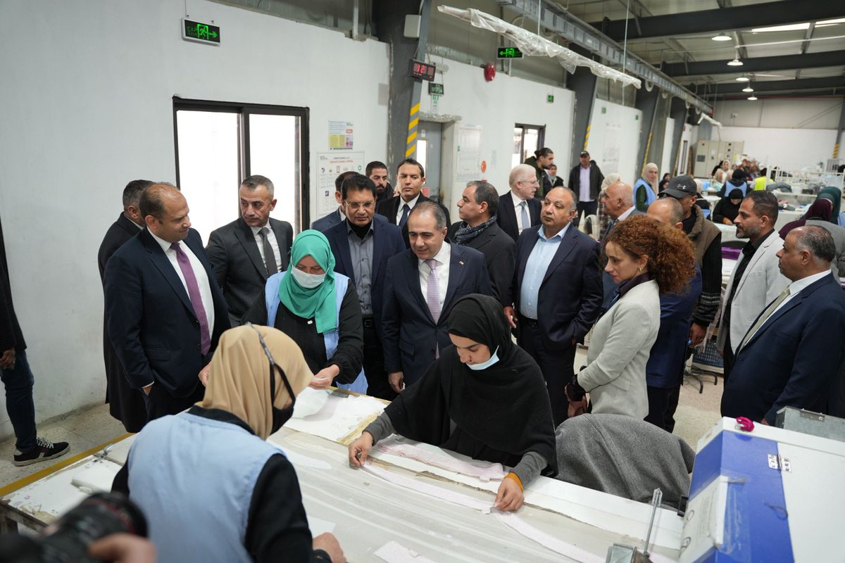 moin_gov_jo's tweet photo. أعلن وزير الاستثمار الدكتور طارق أبو غزالة، عقب زيارة ميدانية اليوم إلى مجمع الضليل الصناعي، اعتماد المخطط الشمولي لتوسعة المنطقة الثالثة في المجمع، في خطوة تهدف إلى تعزيز جاذبية الاستثمار، وتوسيع قاعدة الأنشطة الصناعية في محافظة الزرقاء.
#moin #investinjordan #وزارة_الاستثمار https://t.co/CfzjH4cYIx