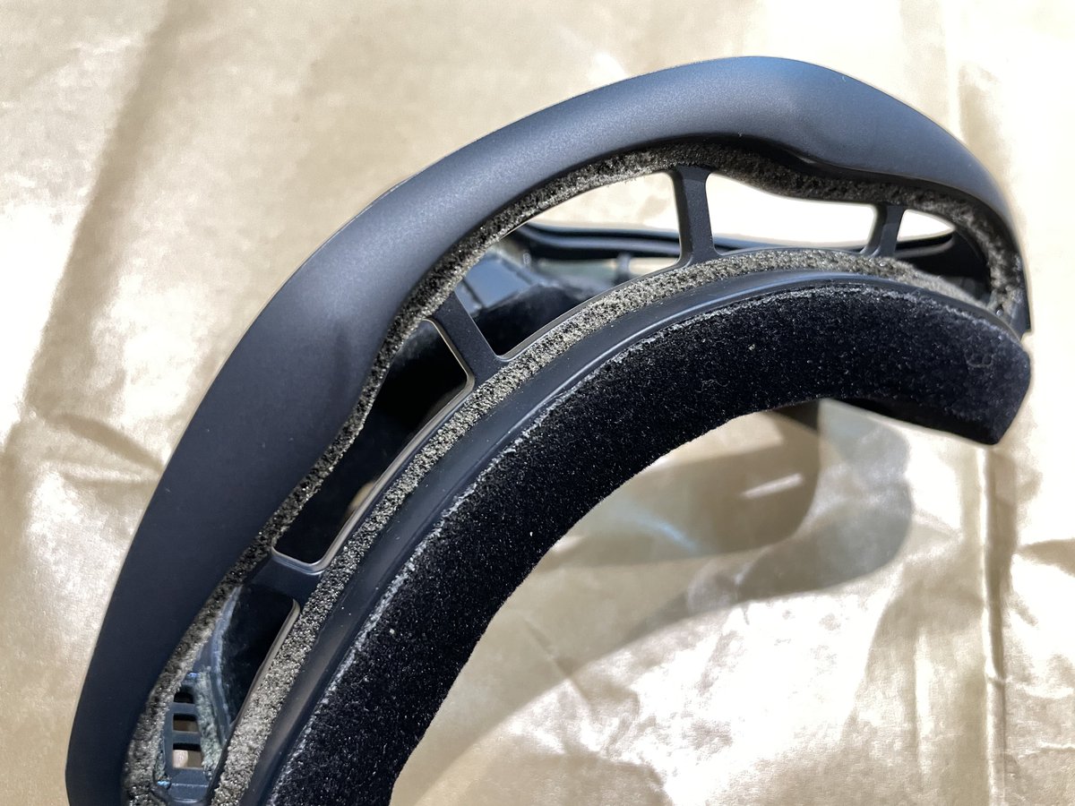 nyocoP's tweet image. スポンジがボロッボロなので削っていく