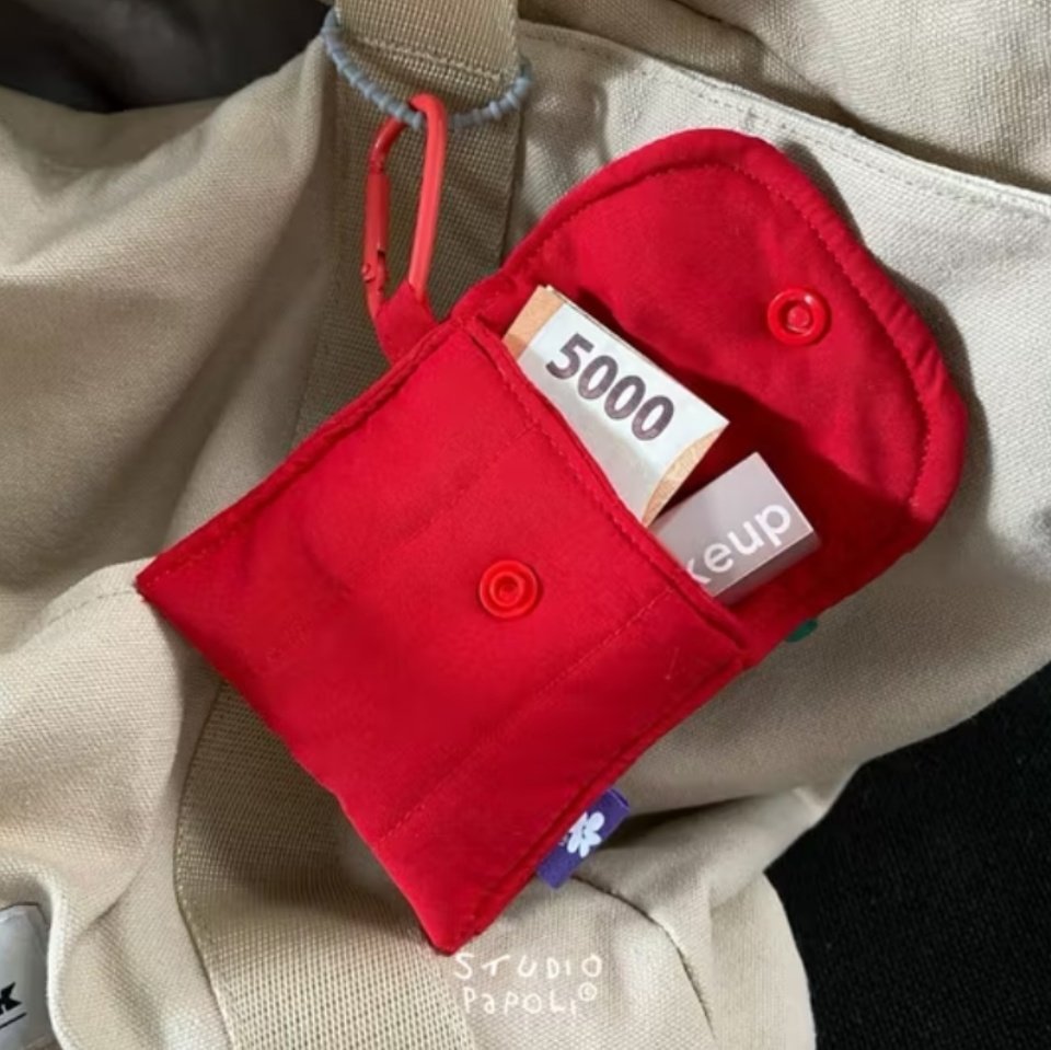 tomat tapi bukan buat disambel, this is the cutest pouch ever rorrr☝🏻🍅

beli di mari: s.shopee.co.id/8pevsqe91m