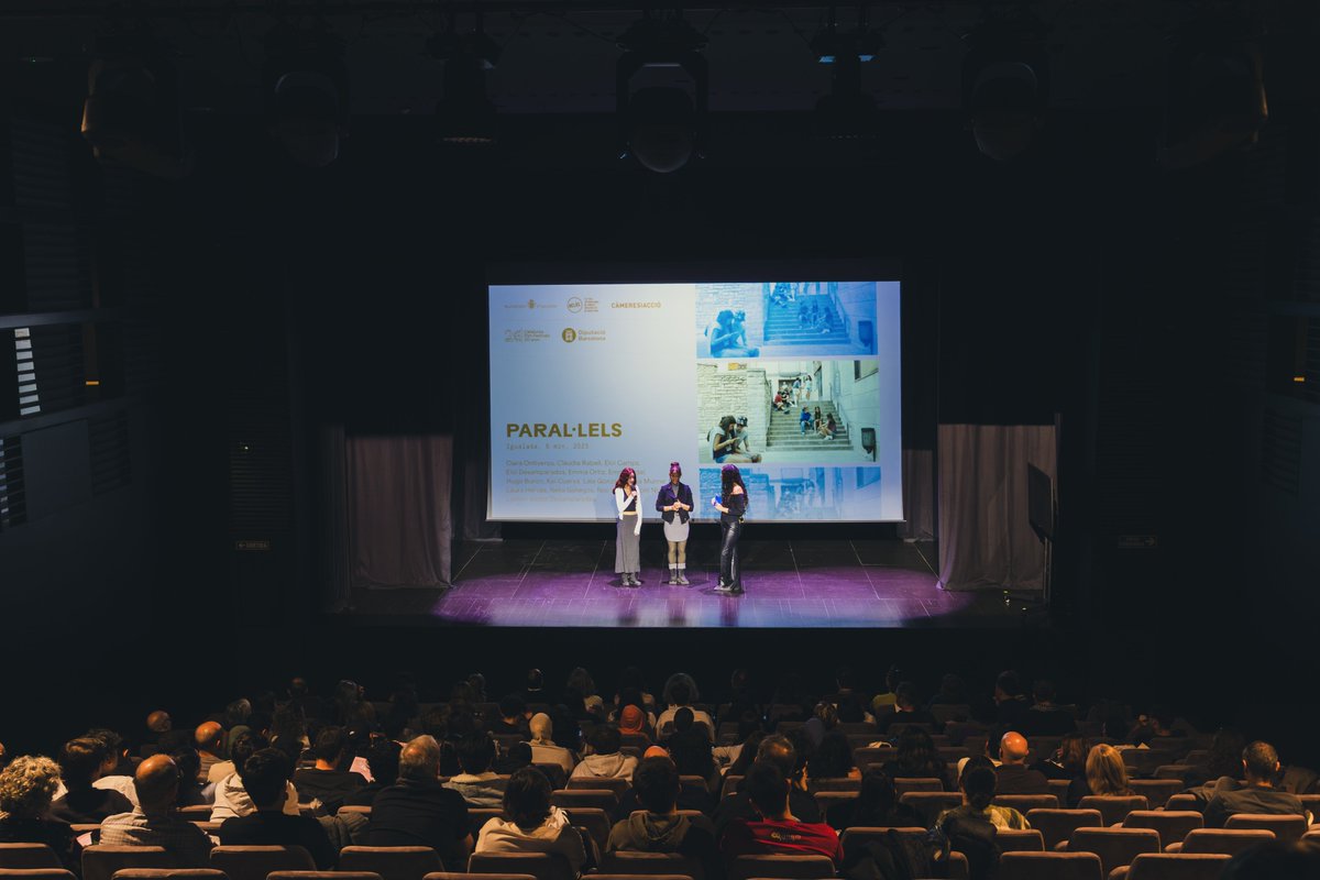 InEditFestival's tweet photo. Alguns moments de la cloenda de 'Contraplà'. Moltes gràcies a tots els participants! 
Els joves van mostrar als curtmetratges la seva mirada sobre la música, els amics i el barri. Un projecte de @CatalunyaFilmF amb el suport de @diba i la col·laboració d'Avisual i @ReteenaFest. https://t.co/dyqDJwGXAq