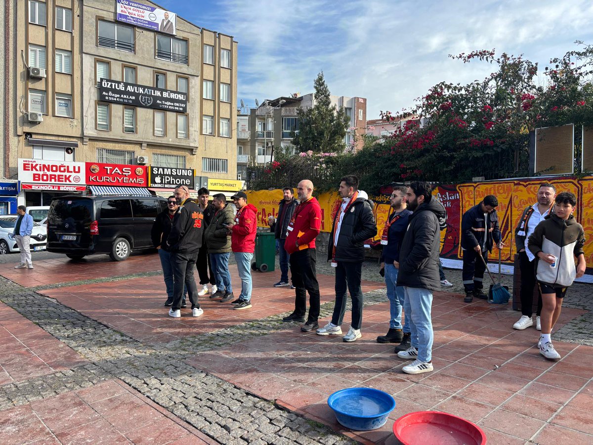 ultrAslan35's tweet photo. GÖZLERİM DE YAŞ KALBİMDE SIZI UNUTMADIK SENİ ! 

Rahmetli Ulaş Bayam Abimizin 5. Ölüm yıl dönümünde sevgi,saygı ve özlemle bir kez daha kendisini andık.

#ulaşbayamınkardeşleriyiz 
#uAYurtici
#uAİZMİR
#uAİZMİRLİSE
#uAAliaga https://t.co/y1TBeikR3X