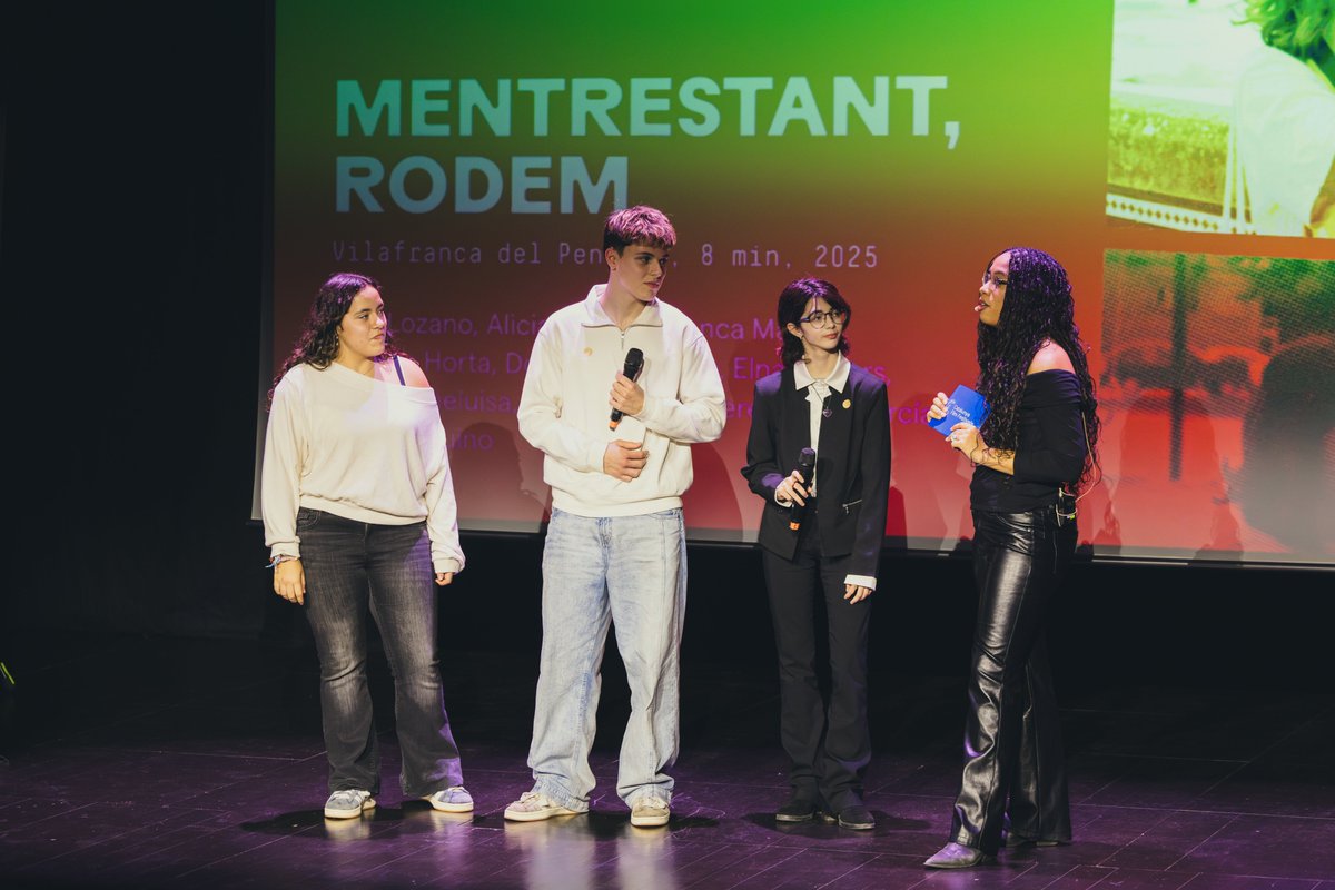 InEditFestival's tweet photo. Alguns moments de la cloenda de 'Contraplà'. Moltes gràcies a tots els participants! 
Els joves van mostrar als curtmetratges la seva mirada sobre la música, els amics i el barri. Un projecte de @CatalunyaFilmF amb el suport de @diba i la col·laboració d'Avisual i @ReteenaFest. https://t.co/dyqDJwGXAq