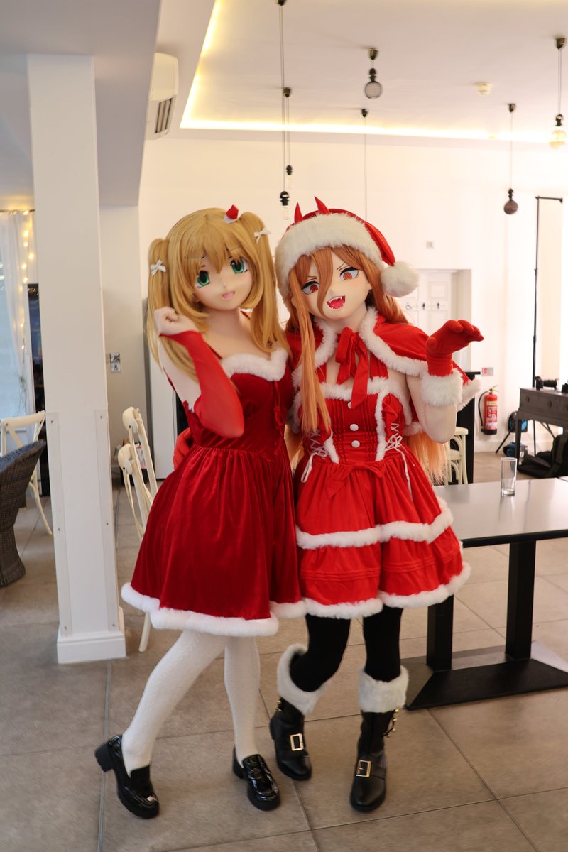 Spreading holiday cheer with <a href="/LeyaKigu/">Leya 🎀</a>! 💕❄️

📸 <a href="/laura_kig/">LauraKig</a> 

#ukxmaskigmeet2025 #cosplay #kigurumi #anime #Christmas #着ぐるみ #キグルミ