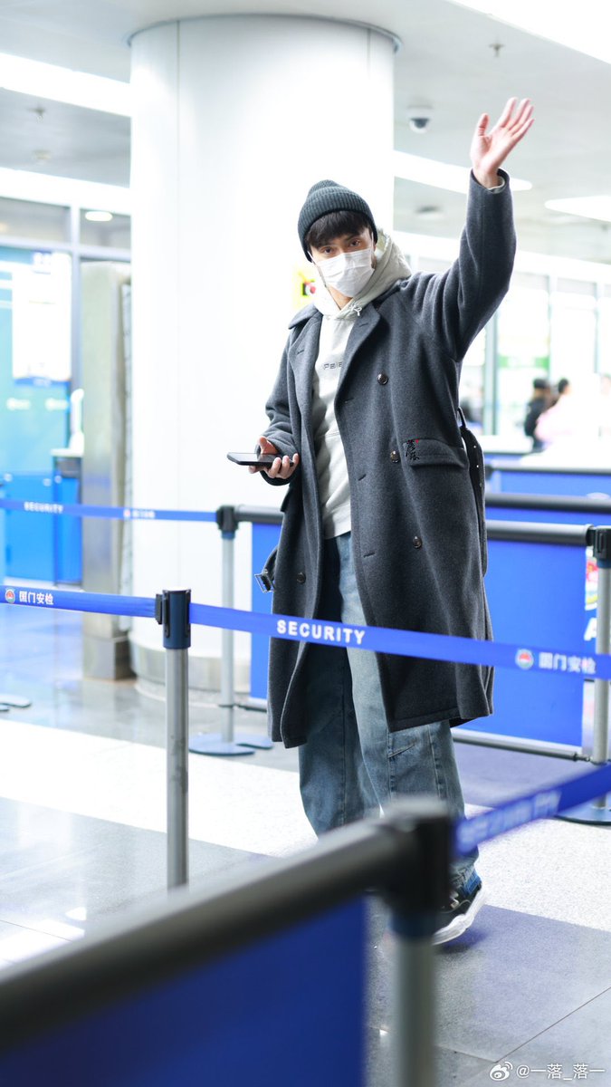 JNocturnes's tweet image. เสร็จงานโปรโมทซีรีส์แล้ว กวงเกอบินไปหางโจวต่อแล้วจ้า  ขอให้เดินทางโดยสวัสดิภาพค่ะ 

Beijing - Hangzhou 
📷深情的Amanda

#เกาเหว่ยกวง #GaoWeiguang 
#VengoGao #高伟光 #고위광