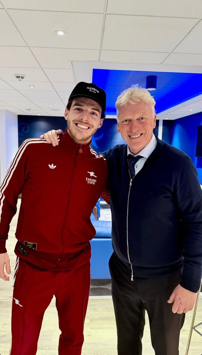 EPL_Gunlukleri's tweet image. David Moyes, Declan Rice’ın Arsenal’e transferinden bu yana gerçek bir yıldız haline gelmesinde asıl etkenin Mikel Arteta olduğunu ifade etti.

“Bakın, Declan gelişti ama bu benim sayemde olmadı; o zaten harika bir oyuncu olacaktı. Mikel ise onu gerçekten üst düzey bir futbolcu…