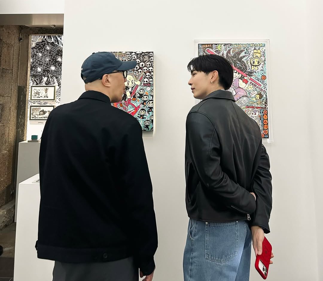 sillybearrrrr's tweet image. ตอนเห็นรูปนี้ ยังคิดอยู่เลยว่า พี่มิวได้เคสอันใหม่ละ แต่โทรศัพท์ยังเป็นรุ่นเดิมอยู่เลย . . . ไม่คิดเลยว่า พอพี่ซื้อเครื่องใหม่ น้องจะโดนนังหัวขโมย 🥺