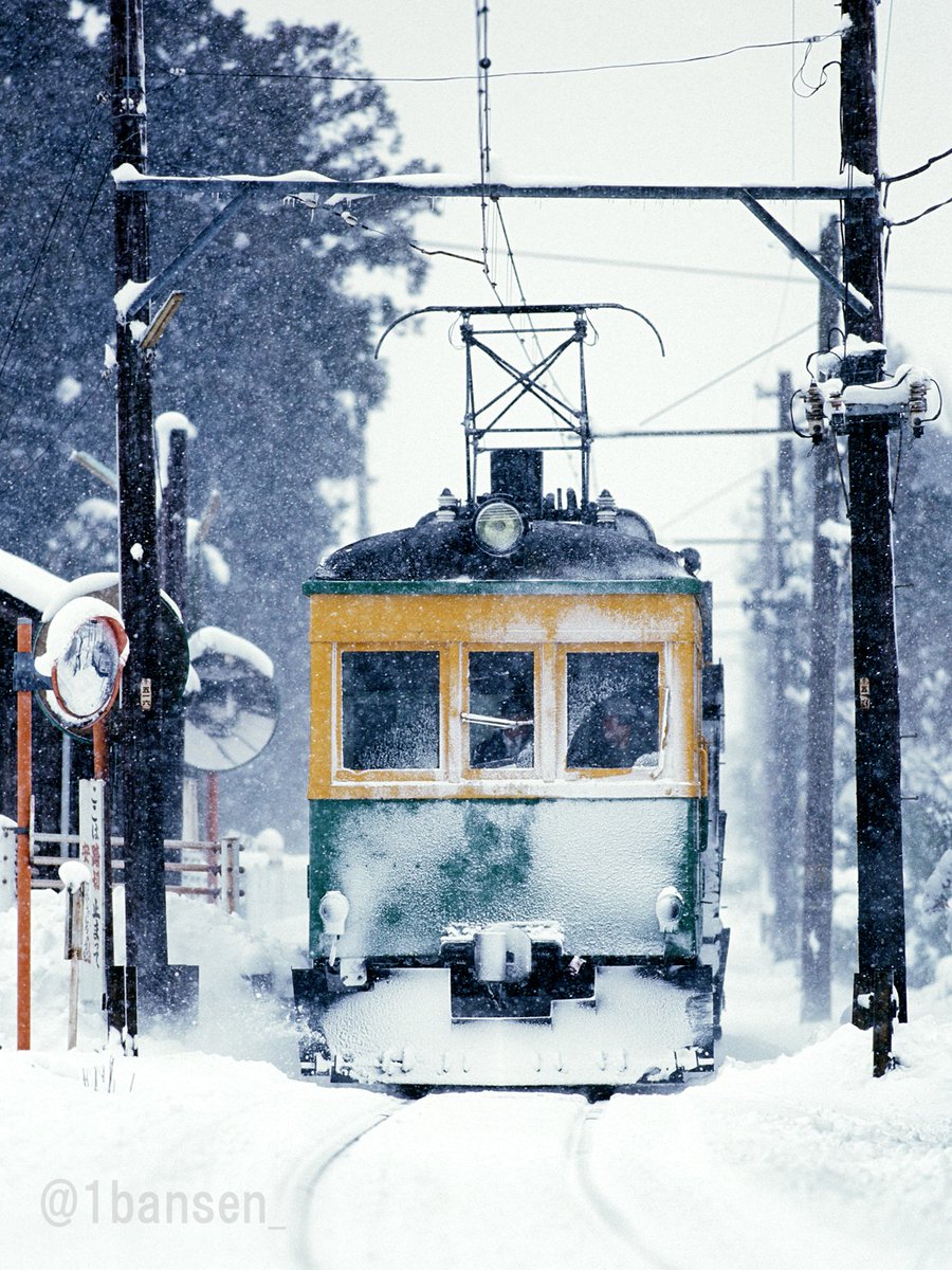 冬至なのでかぼちゃ色の電車を。
新潟交通モワ51。ラッセル本番からの帰路(ラッセルは間に合わなかった…)　99年2月3日。