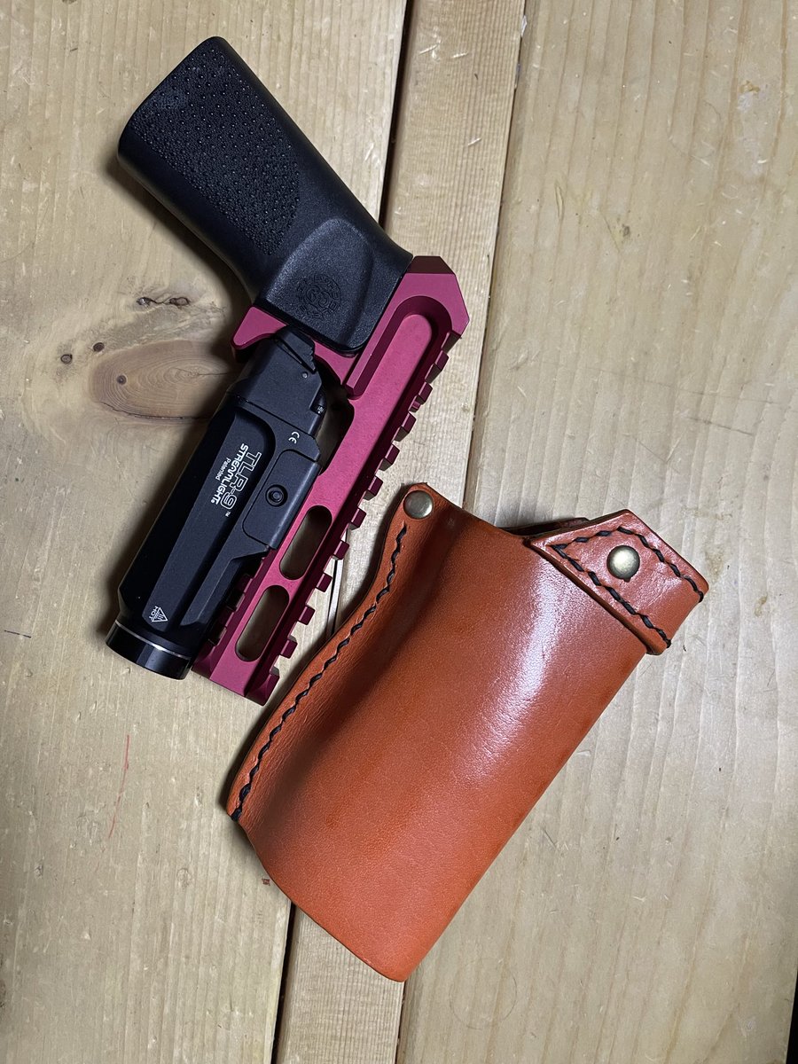 wTBT0rHZsFFX92v's tweet image. #フラッシュライト今年の一本2025
今年作ったTLR-9用ホルスター達
本当に気に入ってるのでそのうち廃盤とかなる前に予備機買っておきたいですね

(新型で同じような形状の出るとは限らないし)