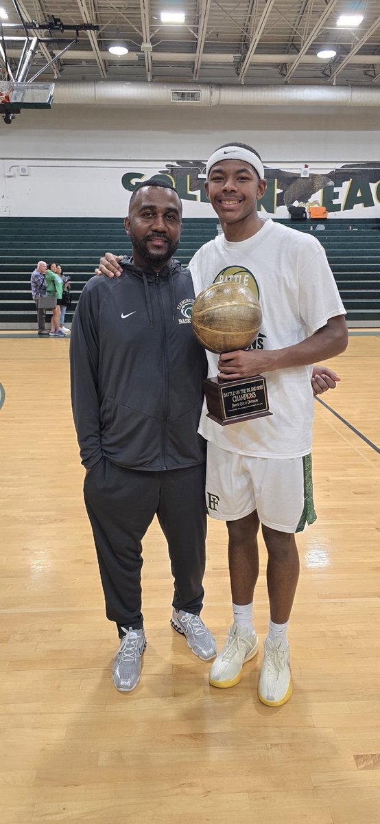 Raysa00003427's tweet image. Ryan Turner 
6'4 Combo Guard
190 lbs
Fleming Island High School 
C/O 2026