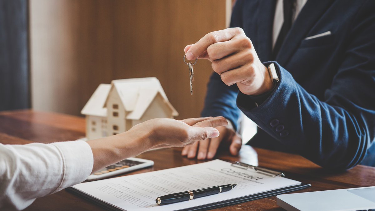 joseperalesBH's tweet photo. ¿Te van a ayudar tus padres con dinero para comprar casa?

Cuidado.

Un préstamo entre familiares no es tan simple como hacer una transferencia.

Si no lo haces bien, puedes tener problemas con Hacienda... y con el banco.

Te explico cómo hacerlo bien: https://t.co/Pkr2hjIILZ
