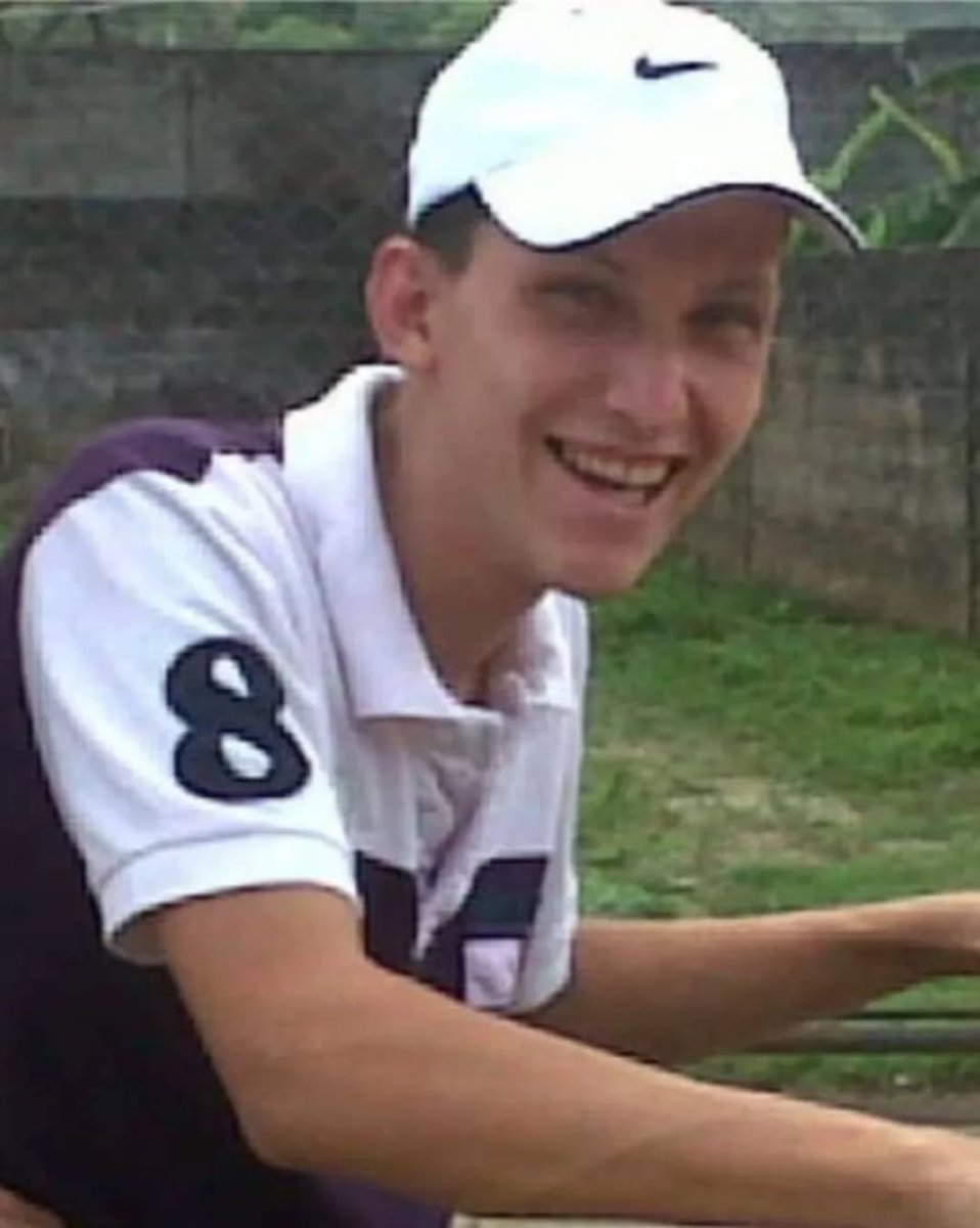 #22Dic NO OLVIDAR que en el año 2017, fue asesinado el joven Miguel Angel Bravo, en una manifestación pacífica en Socopó-Barinas el de Mayo del 2017.
A 8 años y 7 meses su asesinato continúa Impune. NO hay Justicia para los jóvenes asesinados en las protestas en Venezuela.