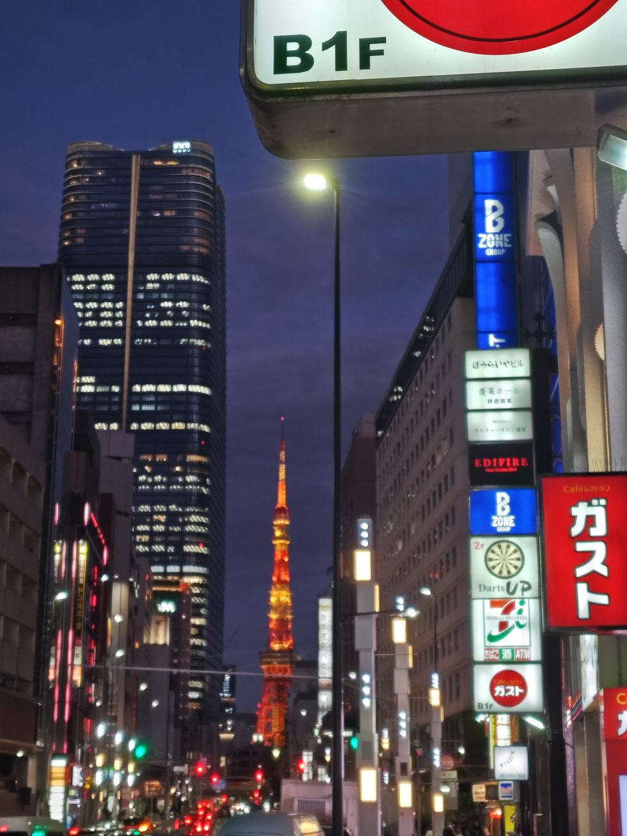 昨日はヘイディーズの解散ライブでしたが、本日は、、、。
推し中の推し中の推し、ちゃっきー🎸（SAKI）のファンクラブイベントでした😍
楽しかった〜😍
ちゃっきーのカラオケがあり、プレゼント会では、NEMOPHILA時代のパーカーが見事に当たりました😆
サイン付き😍

#SAKI
#ちゃっきー
#FCイベント