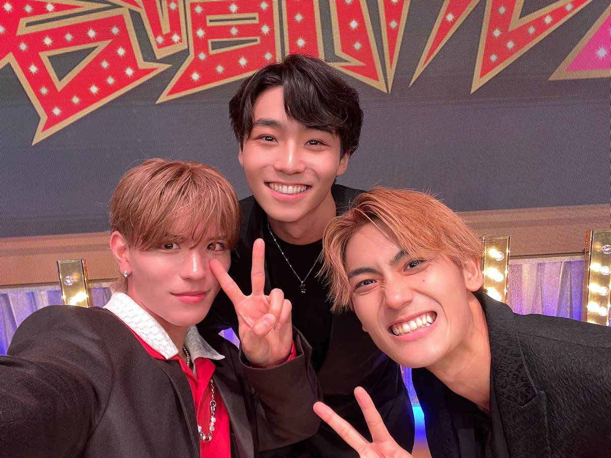 official_enjin's tweet photo. 𓆩  #𝓢𝓞𝓛 𓆪

#オールスター合唱バトル
ありがとうございました ·͜·

結果はどうであれ
最強ボーイズ合唱団で作り上げた
ステージは僕の宝物になりました。
素敵なメンバーに囲まれて幸せです·͜·ᰔᩚ

見逃し配信はTVerをご覧ください💠
https://t.co/8KFdd8Z1Vw…
 
#ENJIN #ENJIN_SOL 
#宮里ソル @sol_xcs
