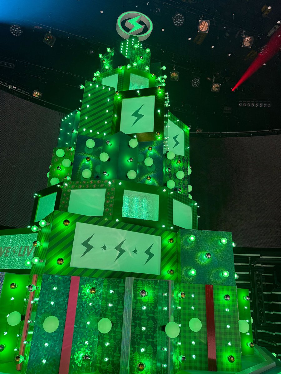 今年もツリー観れて幸せ❤️ #ツリー担 #CDTVライブライブ