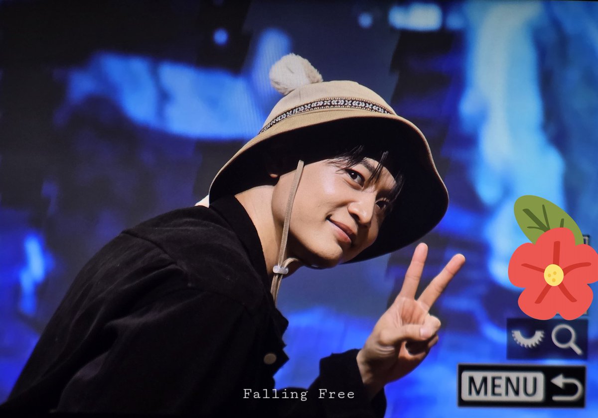 129FallingFree's tweet image. 251221 케이타운포유 팬사인회 preview
애티튜드랑 소품은 이렇게 귀여운데 손은 남자 손인 거 엄청난 달란트야
#민호 #MINHO #ミンホ
#샤이니 #SHINee