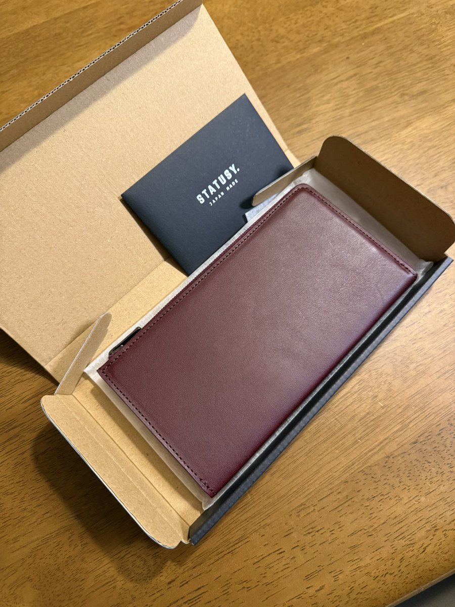 一目惚れデザインの財布が届いた。 STATUSY il modo Air 色はかなり