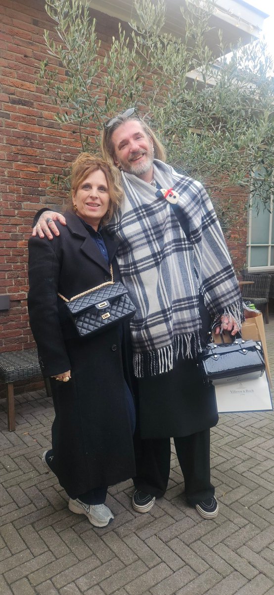 Kijk nou wie ik tegen kom! 
In het echt zijn ze nog knapper die mannen. <a href="/SebastiaanJozef/">Sebas’76</a> en <a href="/DennisRZoet/">Dennis R Zoet</a> ❤️