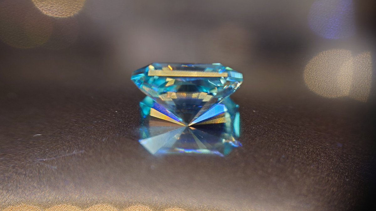 HS_GEM2022's tweet photo. 始まりの #ジルコン
マイGTJ 2作品目の一石
本店WEBｵｰｸｼｮﾝで一目惚れ
ﾅﾘｶｰｶｯﾄの前進作

ﾌﾞﾙｰｼﾞﾙｺﾝ
ｶﾝﾎｼﾞｱ産　2.593ct.
ｵｸﾀｺﾞﾝｶｯﾄ
@GemTree_Japan 

澄んだｽｶｲﾌﾞﾙｰに細やかなﾅﾘｶｰｶｯﾄで
マジ吸い込まれます🌀

ヤバないすか？✨✨✨ https://t.co/4P29dtROu1