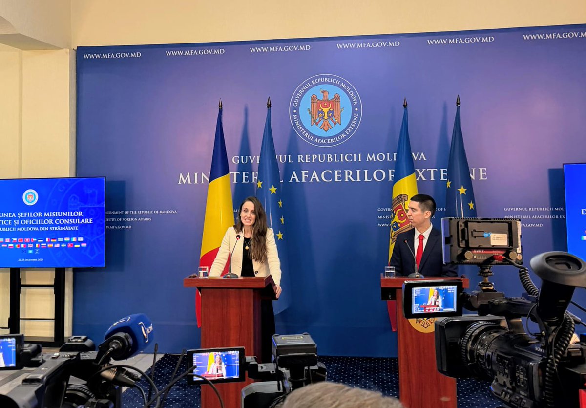 oana_toiu's tweet photo. Mă bucur ca de fiecare dată să îl revăd pe @MihaiPopsoi. Astăzi, la Chișinău, am avut o discuție de substanță privind evoluțiile regionale recente, sprijinul RO 🇷🇴 pentru integrarea RMD 🇲🇩 în UE 🇪🇺și pentru consolidarea rezilienței RMD. Am analizat, de asemenea, toate proiectele noastre strategice bilaterale. Avem un parteneriat trainic și solid, orientat spre viitorul nostru european comun.
RO este și va rămâne cel mai apropiat partener al RMD 🇲🇩.