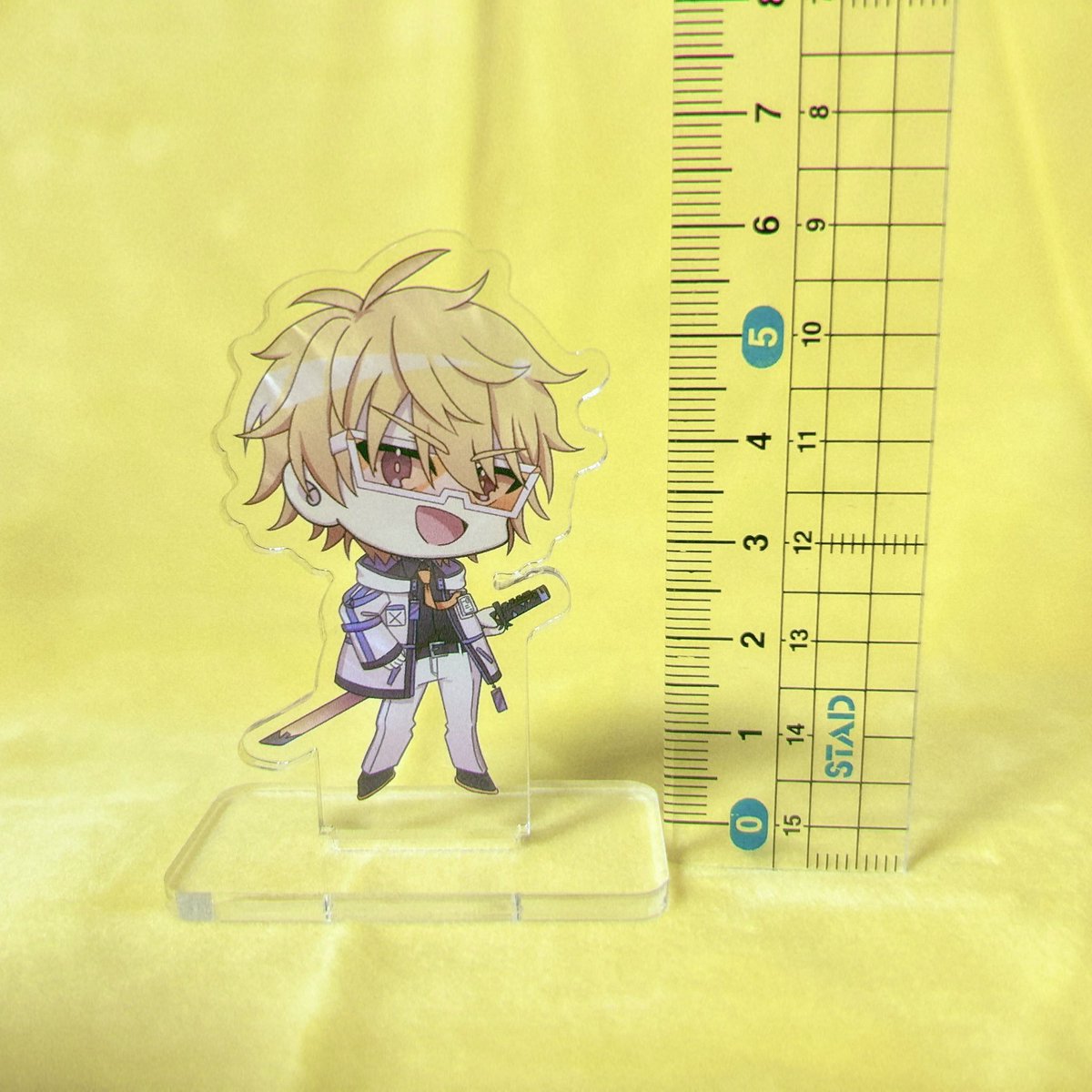 アクスタのサンプルが届きました！
思ったよりもサイズ感が小さくなっております…！ご了承くださいませ…