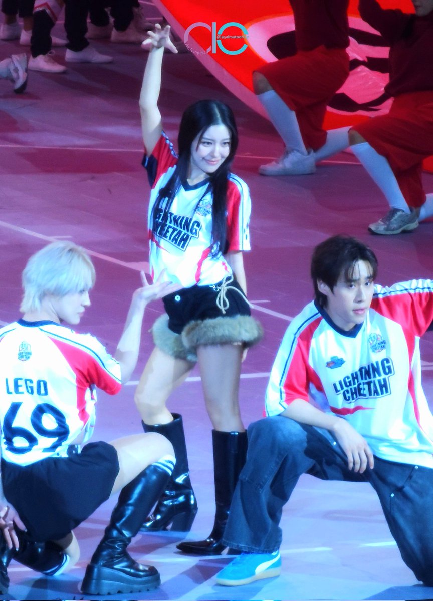 95airsatoori131's tweet image. 251220 #GMMTVStarlympics2025

The mother queen and her two knights (sons) 🥰

@Ciize155cm @nnutdan @realxlg
#ciizezphr #nnutdan #Lego_Rapeepong #aetempestphoto