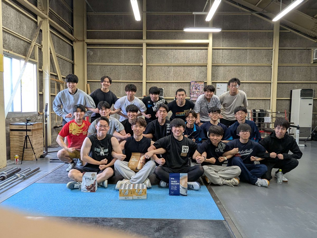 muroran_barbell's tweet photo. 総合型選抜で合格した皆さんへ。
合格おめでとうございます🎉
大学生活、何か一つ“本気になれるもの”を持つと一気に楽しくなります。
私たちは筋トレを通して、成長と挑戦を楽しむサークルです。💪
初心者大歓迎です🔰
見学、体験いつでもOK！
気軽にDMください✉️
#春から室工大
#春から室蘭工業大学 https://t.co/3reZuiueUY