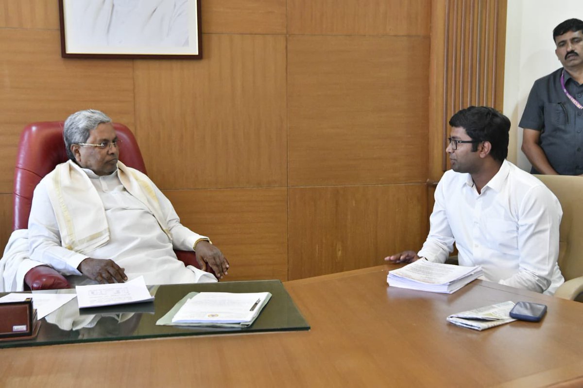 ಸುಮಾರು 25 ಸಮಸ್ಯೆಗಳ ಬಗ್ಗೆ ಮಾನ್ಯ ಮುಖ್ಯಮಂತ್ರಿ ಸಿದ್ದರಾಮಯ್ಯ ಸರ್ ರವರ ಜೊತೆ ಚರ್ಚಿಸಲಾಗಿದೆ ಸಹಕರಿಸಿದ ಎಲ್ಲರಿಗೂ ಧನ್ಯವಾದಗಳು.

ವಿಷಯ: ನೇಮಕಾತಿಗಳಿಗೆ ಇರುವ ಅಡೆತಡೆಗಳನ್ನು ಬದಿಗಿಟ್ಟು ಕೂಡಲೇ  ರಾಜ್ಯದ ವಿವಿಧ ಇಲಾಖೆಗಳಲ್ಲಿ ಖಾಲಿ ಇರುವ ಸರ್ಕಾರಿ ಹುದ್ದೆಗಳನ್ನು ಭರ್ತಿ ಮಾಡುವ ಹಾಗೂ ವಯೋಮಿತಿ ಸಡಿಲಿಸುವ ಕುರಿತು

ಮೇಲ್ಕಾಣಿಸಿದ