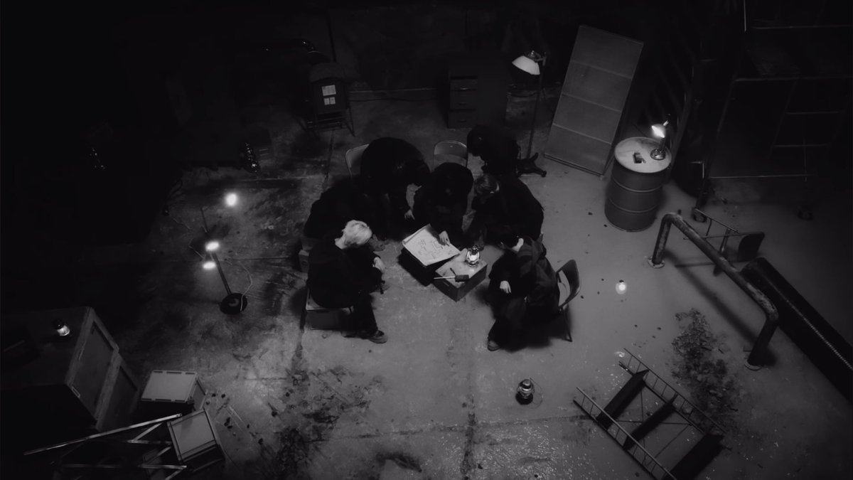 junfgwon's tweet image. 𝗡𝗼 𝗪𝗮𝘆 𝗕𝗮𝗰𝗸.
I wasn’t the only one who crossed the line that night.
𝗦𝗲𝘃𝗲𝗻 𝘀𝗵𝗮𝗱𝗼𝘄𝘀 moved as 𝗼𝗻𝗲,
born from the same darkness, bound by the same hunger.
The world learned our names in whispers.