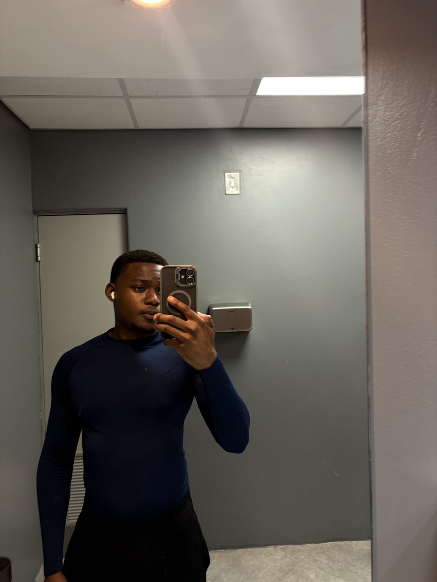 ognisson's tweet image. Probably the only decent ones I have😭🙏🏾