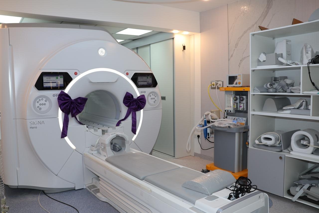 الخدمات الطبية الملكية تدخل جهاز تصوير رنين مغناطيسي مدعوما بالذكاء الاصطناعي في مدينة الحسين الطبية #بترا 