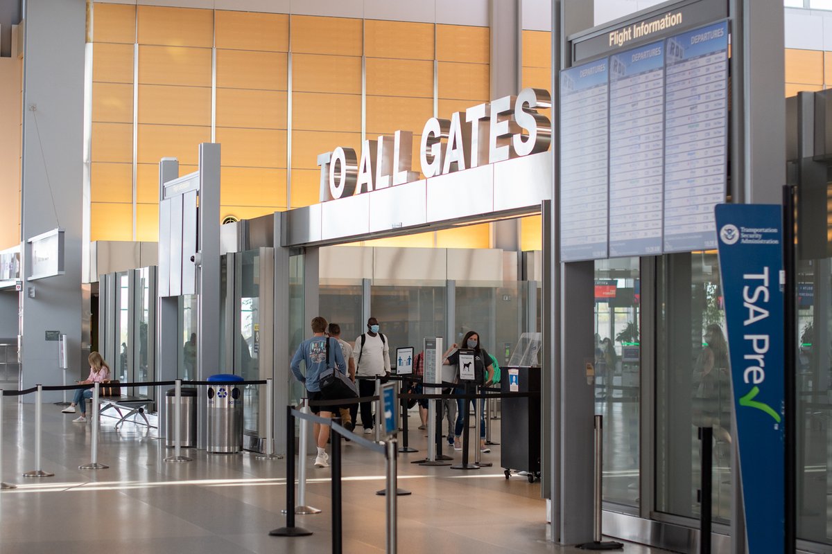 RDU Airport tweet media