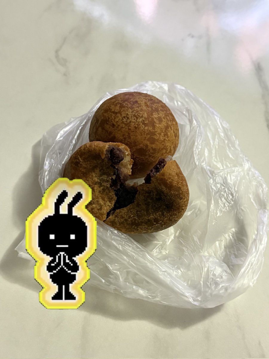 동짓날인데 팥죽이나 팥시루떡 드셨나요?!

밈맥이와 액운 막고!! 좋은기운 받자!!
<a href="/MemeMax_Fi/">MemeMax</a>
동짓날에는 액운을 막는 상징의 팥을!!
먹어야 한다고 하죠!! ㅎㅎ

저도 동짓날 그냥 보내기가 찜찜해서리...

근데 팥죽과 팥시루는 구하기가 힘들어서 저의 동네 빵집인 성심당 빵집가서 팥들어있는
